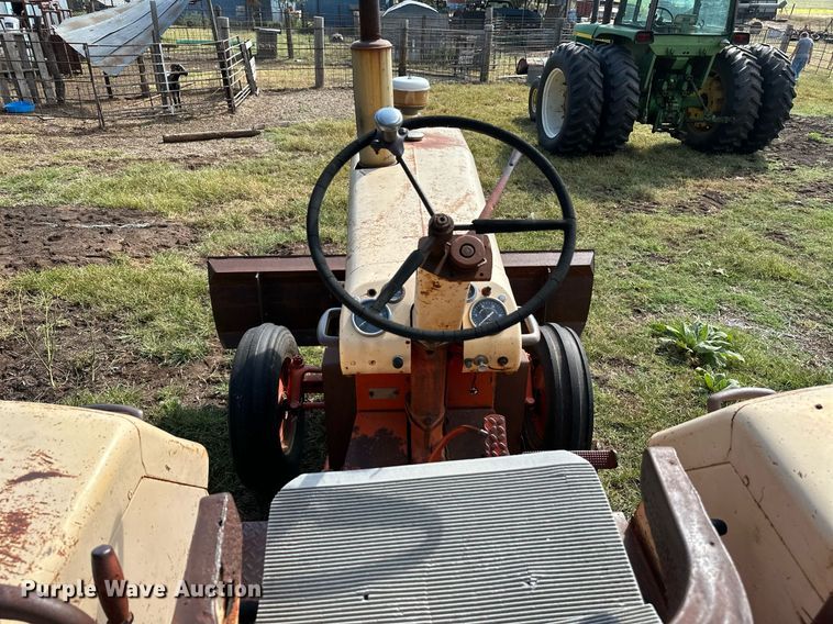 image for item NX9733 Case 930 Comfort King  tractor