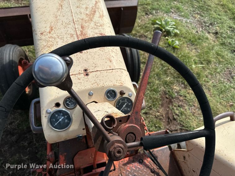 image for item NX9733 Case 930 Comfort King  tractor