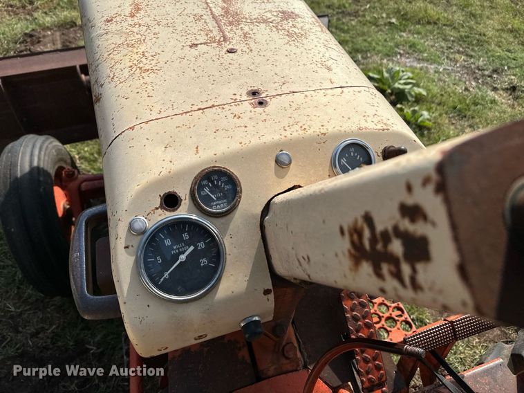 image for item NX9733 Case 930 Comfort King  tractor