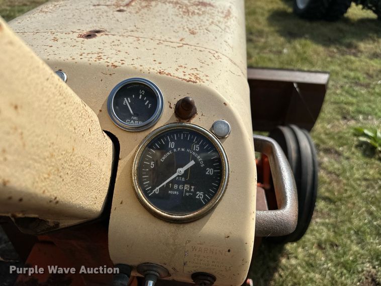 image for item NX9733 Case 930 Comfort King  tractor