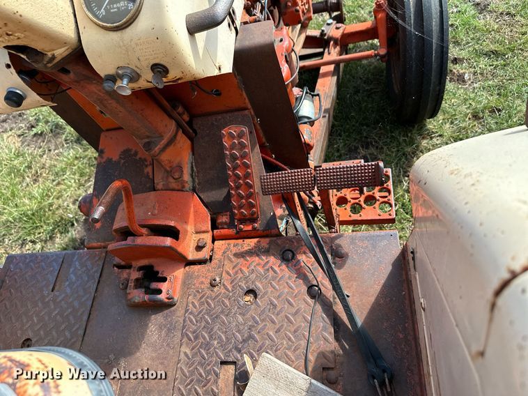 image for item NX9733 Case 930 Comfort King  tractor