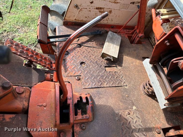 image for item NX9733 Case 930 Comfort King  tractor