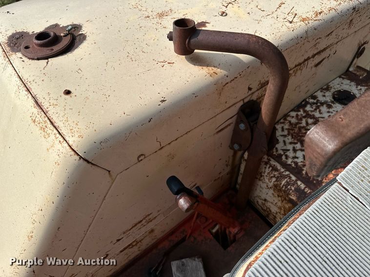 image for item NX9733 Case 930 Comfort King  tractor