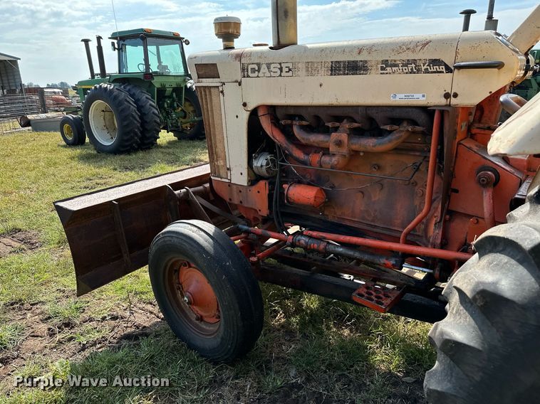 image for item NX9733 Case 930 Comfort King  tractor