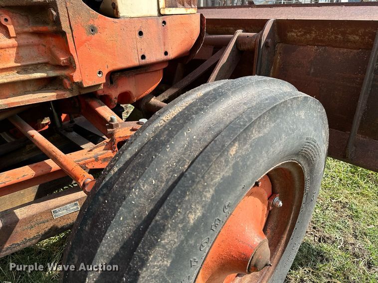 image for item NX9733 Case 930 Comfort King  tractor