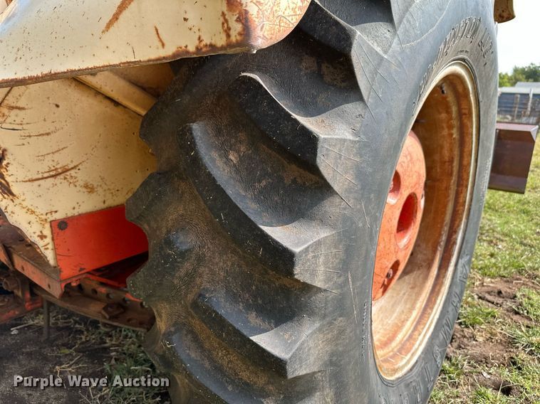 image for item NX9733 Case 930 Comfort King  tractor