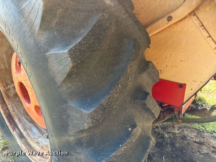 image for item NX9733 Case 930 Comfort King  tractor