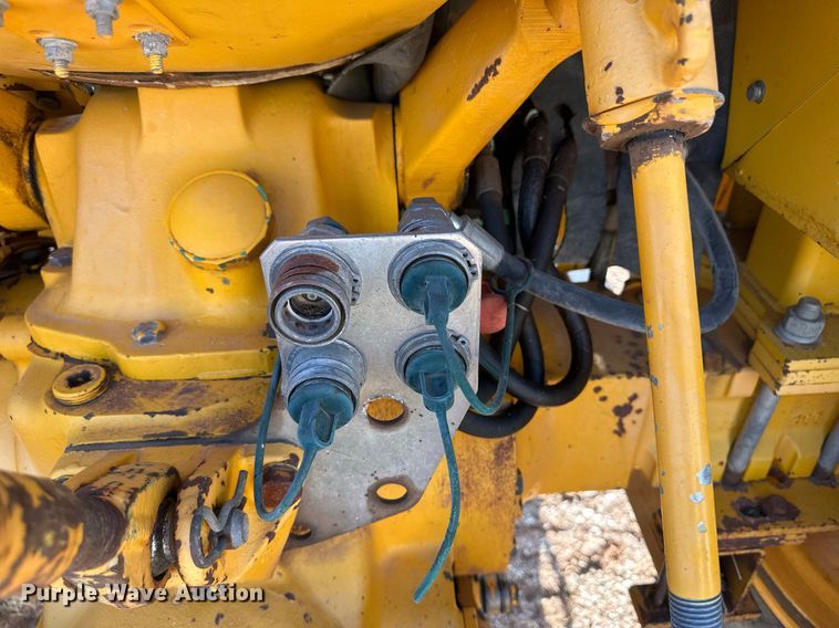 image for item OC9456 1990 John Deere 2355  tractor