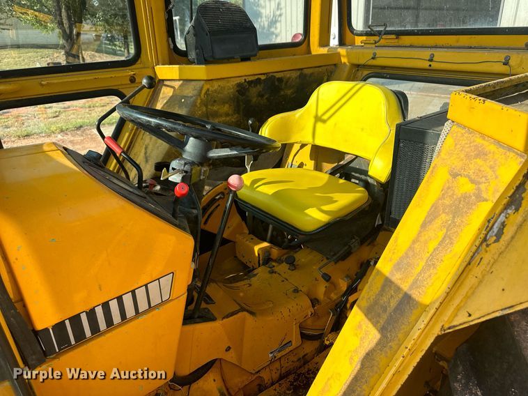 image for item OC9456 1990 John Deere 2355  tractor