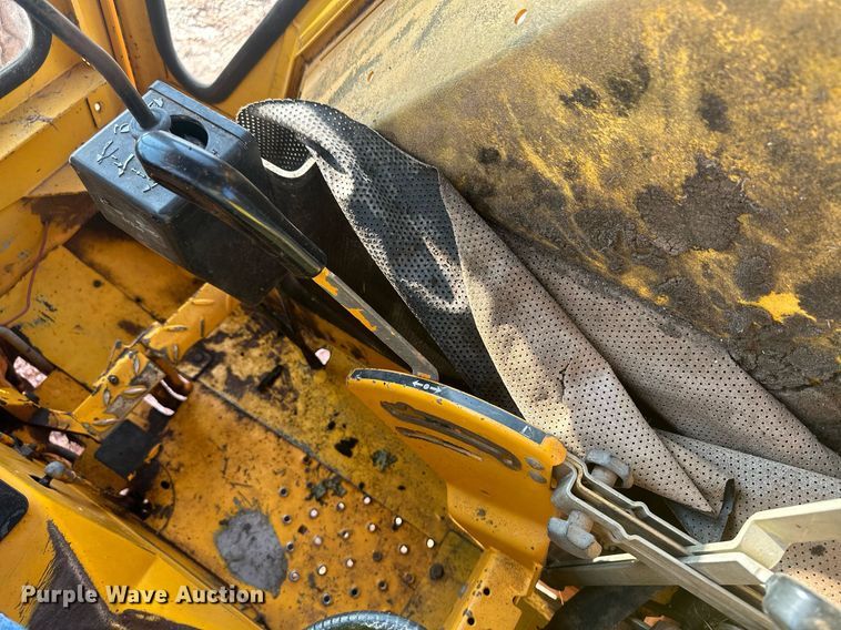 image for item OC9456 1990 John Deere 2355  tractor