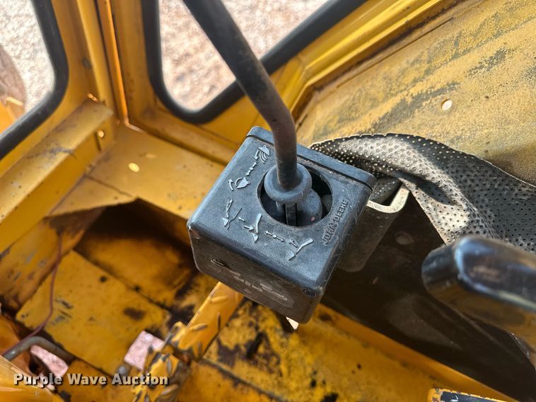 image for item OC9456 1990 John Deere 2355  tractor