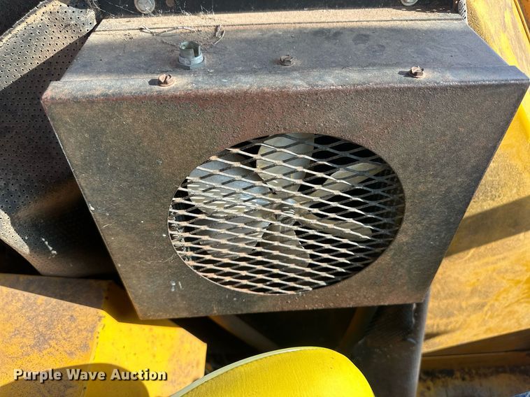 image for item OC9456 1990 John Deere 2355  tractor