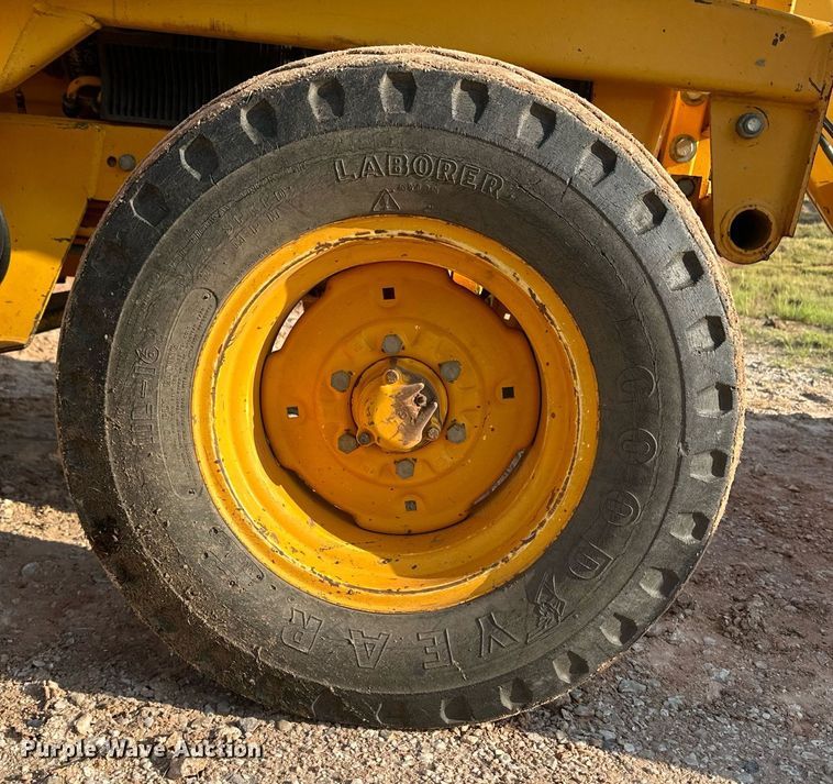 image for item OC9456 1990 John Deere 2355  tractor