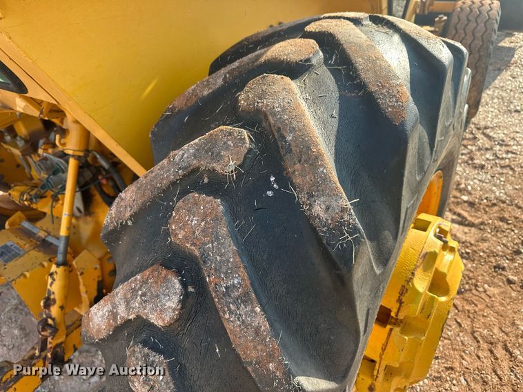 image for item OC9456 1990 John Deere 2355  tractor