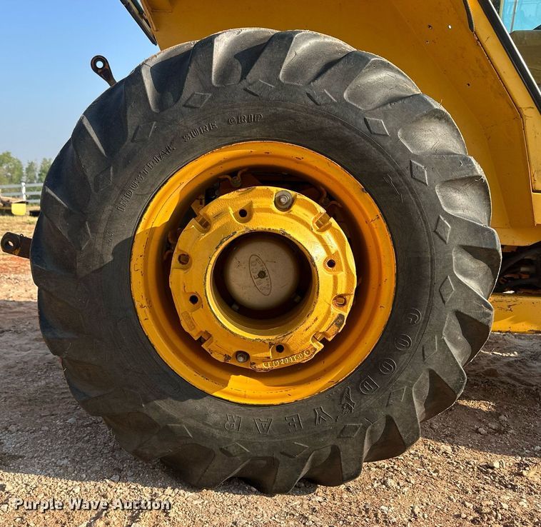 image for item OC9456 1990 John Deere 2355  tractor