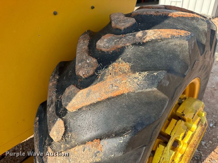 image for item OC9456 1990 John Deere 2355  tractor