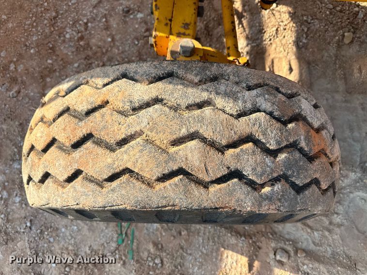 image for item OC9456 1990 John Deere 2355  tractor