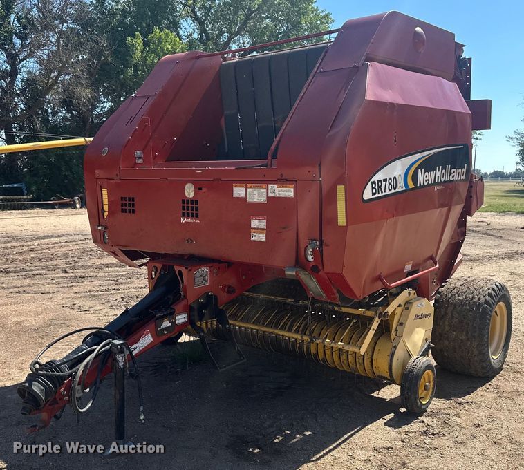 image for item OC9497 2007 New Holland BR780A  round baler