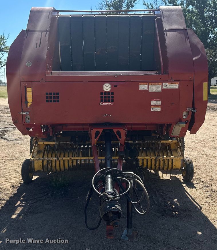 image for item OC9497 2007 New Holland BR780A  round baler