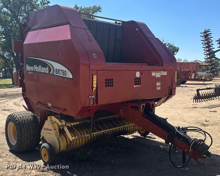 image for item OC9497 2007 New Holland BR780A  round baler