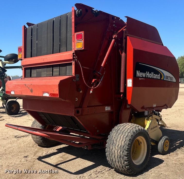 image for item OC9497 2007 New Holland BR780A  round baler