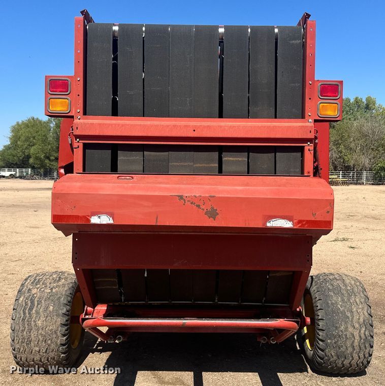 image for item OC9497 2007 New Holland BR780A  round baler