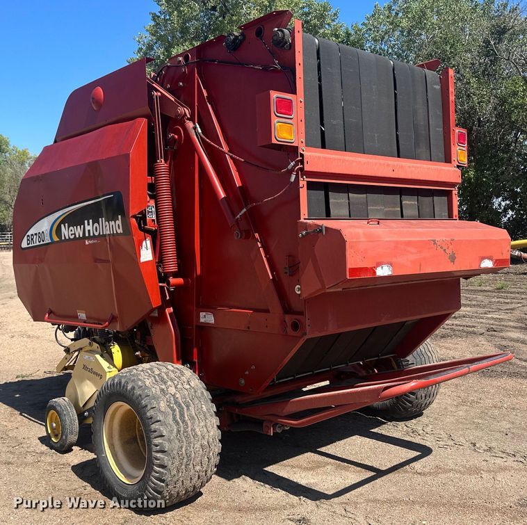 image for item OC9497 2007 New Holland BR780A  round baler