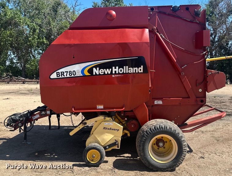 image for item OC9497 2007 New Holland BR780A  round baler