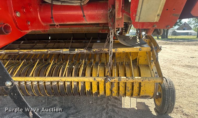 image for item OC9497 2007 New Holland BR780A  round baler