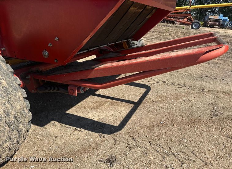 image for item OC9497 2007 New Holland BR780A  round baler