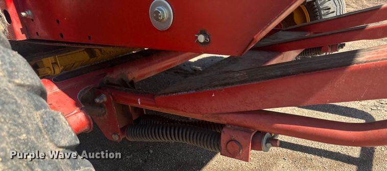 image for item OC9497 2007 New Holland BR780A  round baler