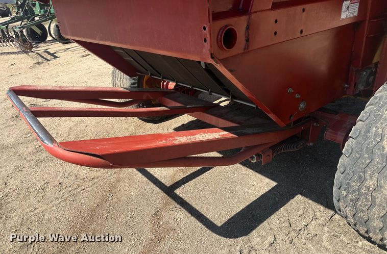 image for item OC9497 2007 New Holland BR780A  round baler