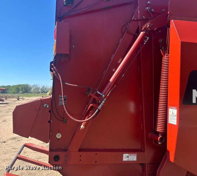 image for item OC9497 2007 New Holland BR780A  round baler
