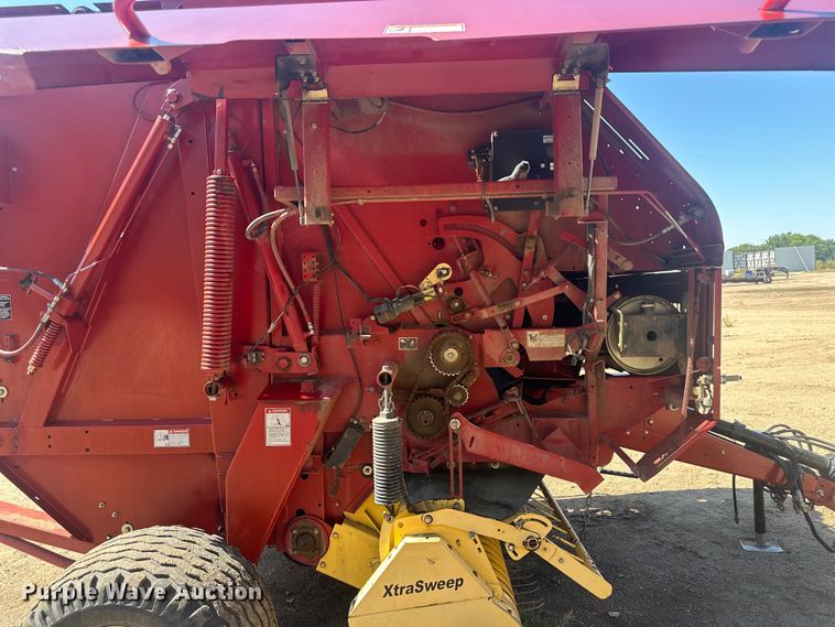 image for item OC9497 2007 New Holland BR780A  round baler