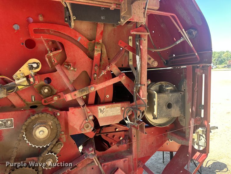 image for item OC9497 2007 New Holland BR780A  round baler