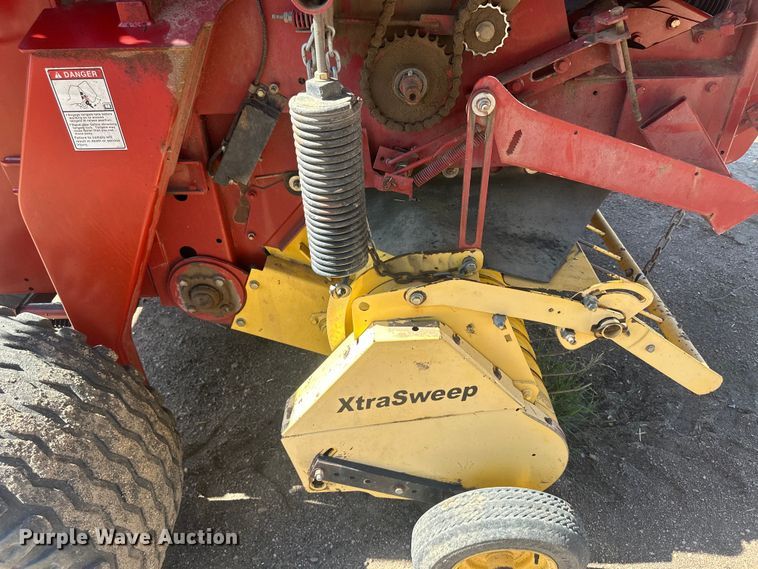 image for item OC9497 2007 New Holland BR780A  round baler