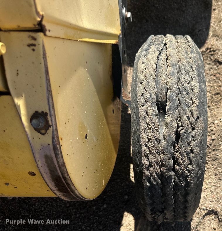 image for item OC9497 2007 New Holland BR780A  round baler