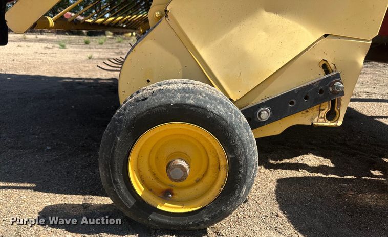 image for item OC9497 2007 New Holland BR780A  round baler