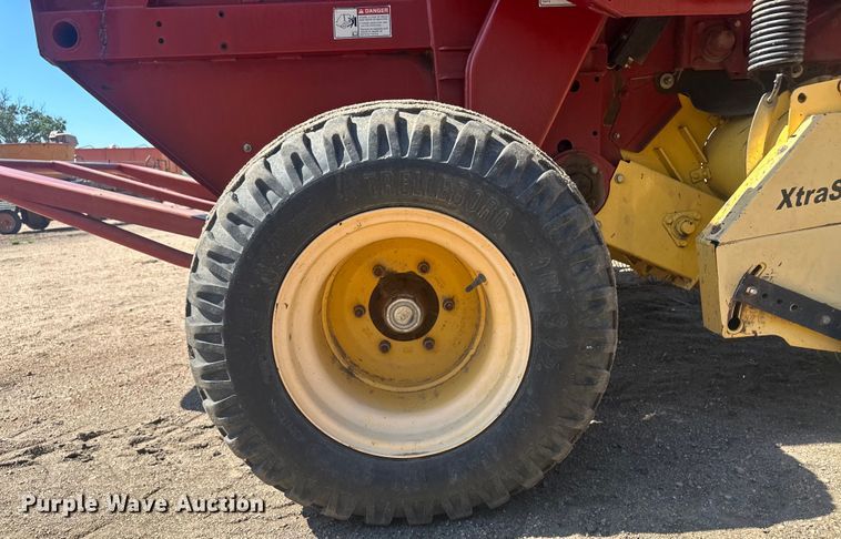 image for item OC9497 2007 New Holland BR780A  round baler