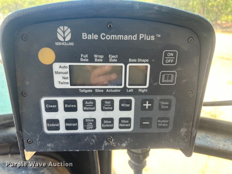 image for item OC9497 2007 New Holland BR780A  round baler