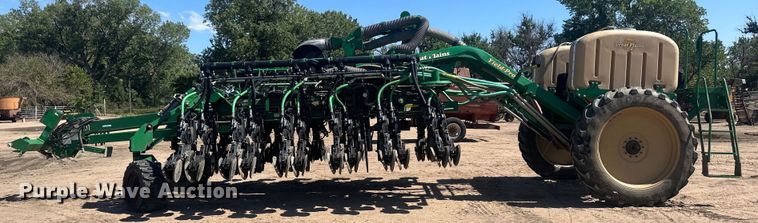 image for item OC9503 2010 Great Plains YP-1225-TR  split row no-till planter