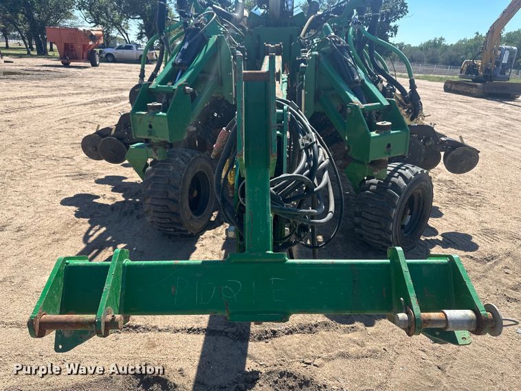 image for item OC9503 2010 Great Plains YP-1225-TR  split row no-till planter