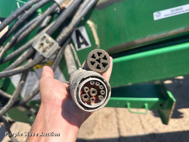 image for item OC9503 2010 Great Plains YP-1225-TR  split row no-till planter