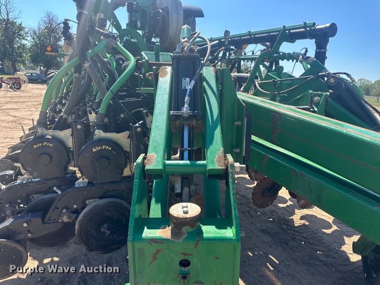 image for item OC9503 2010 Great Plains YP-1225-TR  split row no-till planter