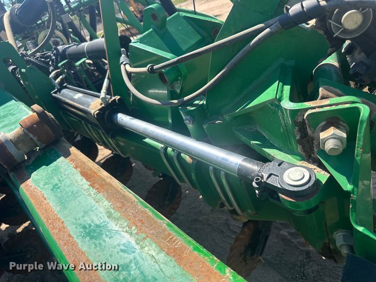 image for item OC9503 2010 Great Plains YP-1225-TR  split row no-till planter