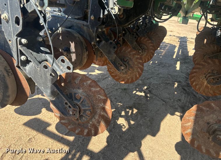 image for item OC9503 2010 Great Plains YP-1225-TR  split row no-till planter