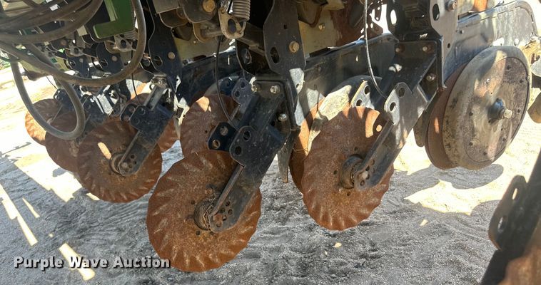 image for item OC9503 2010 Great Plains YP-1225-TR  split row no-till planter