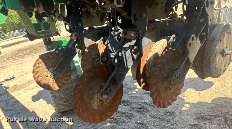 image for item OC9503 2010 Great Plains YP-1225-TR  split row no-till planter