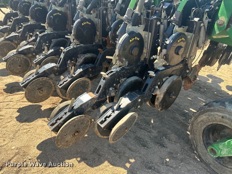 image for item OC9503 2010 Great Plains YP-1225-TR  split row no-till planter