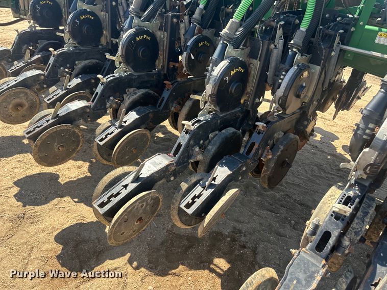 image for item OC9503 2010 Great Plains YP-1225-TR  split row no-till planter